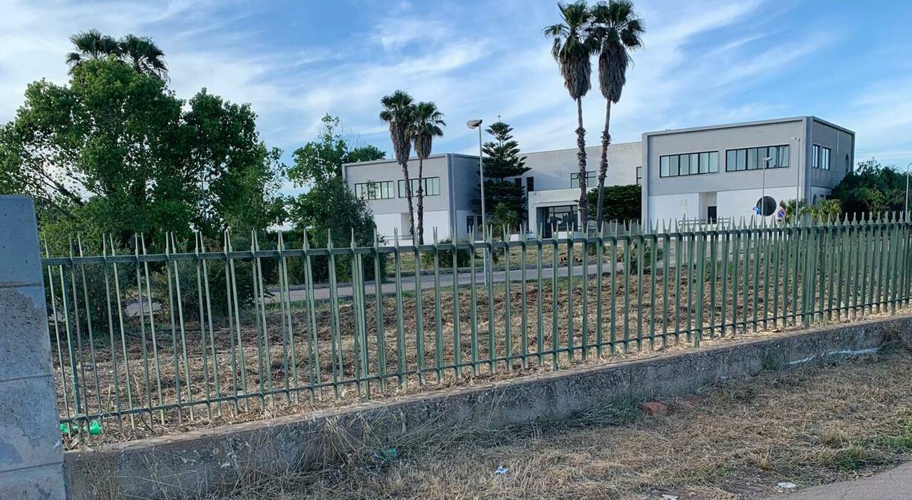 La nuova sede del Consorzio abbandonata, ira Capone: «Intervenga la Regione» La nuova sede del Consorzio abbandonata, ira Capone: «Intervenga la Regione»
