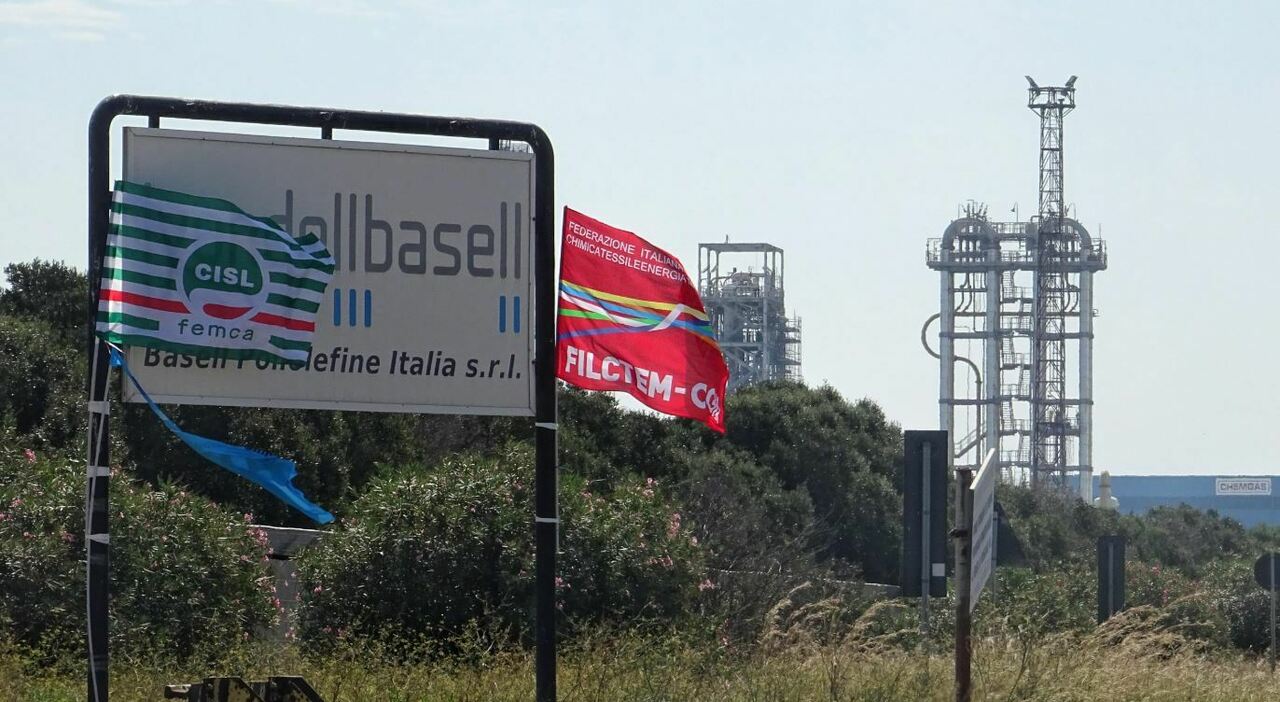 Petrolchimico, Brindisi fuori dai giochi: è allarme futuro Petrolchimico, Brindisi fuori dai giochi: è allarme futuro