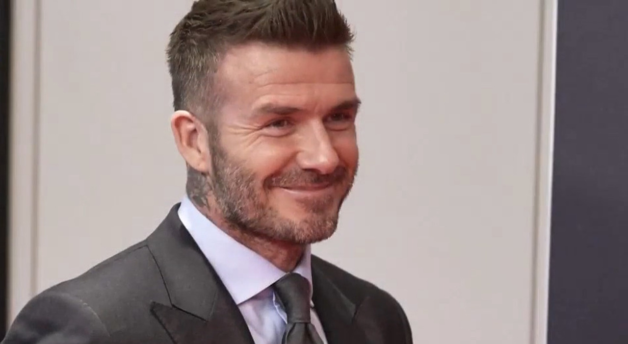 David Beckham entra nella royal family? «Riceverà un prestigioso riconoscimento». Il Principe Harry prende le distanze