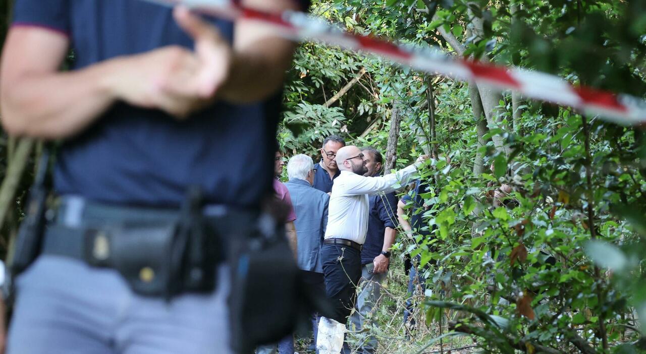Roma, neonata trovata morta a Villa Pamphili. A pochi metri di distanza una donna senza vita in un sacco nero Roma, neonata trovata morta a Villa Pamphili. A pochi metri di distanza una donna senza vita in un sacco nero