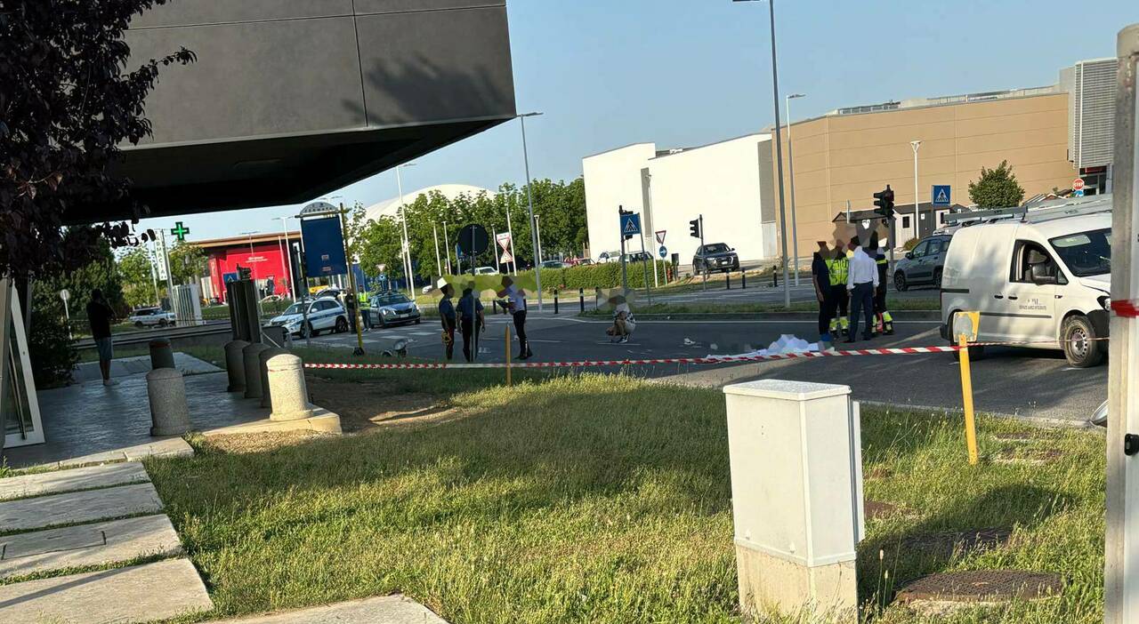 Coppia investita davanti al cinema di Tolentino da un furgone: morta la ragazza, lui portato in eliambulanza a Torrette Coppia investita davanti al cinema di Tolentino da un furgone: morta la ragazza, lui portato in eliambulanza a Torrette