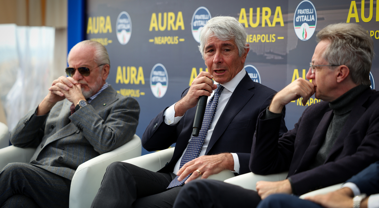 Stadio Mardona, pressing di Abodi: «Napoli è il cuore del Sud, agli Europei 2032 dev?esserci» Stadio Mardona, pressing di Abodi: «Napoli è il cuore del Sud, agli Europei 2032 dev?esserci»