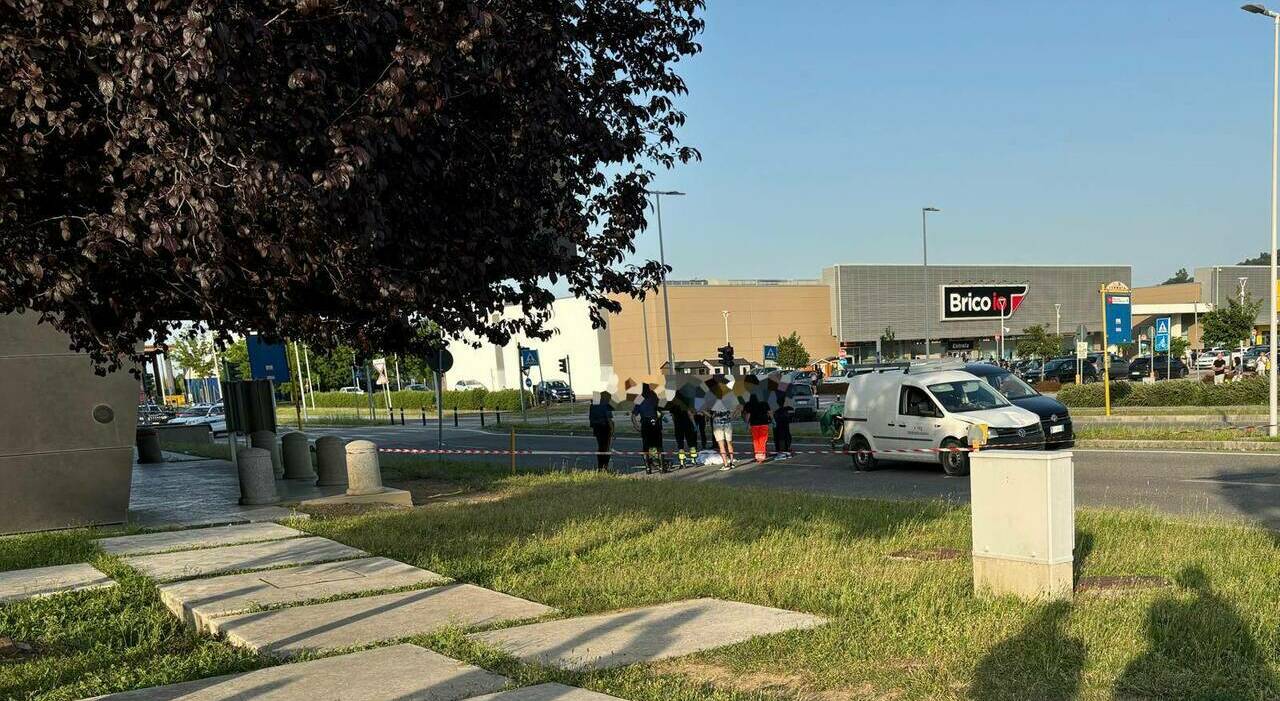 Ragazza di 15 anni investita e uccisa a Tolentino, ferito anche il giovane che era con lei: andavano al centro commerciale Ragazza di 15 anni investita e uccisa a Tolentino, ferito anche il giovane che era con lei: andavano al centro commerciale