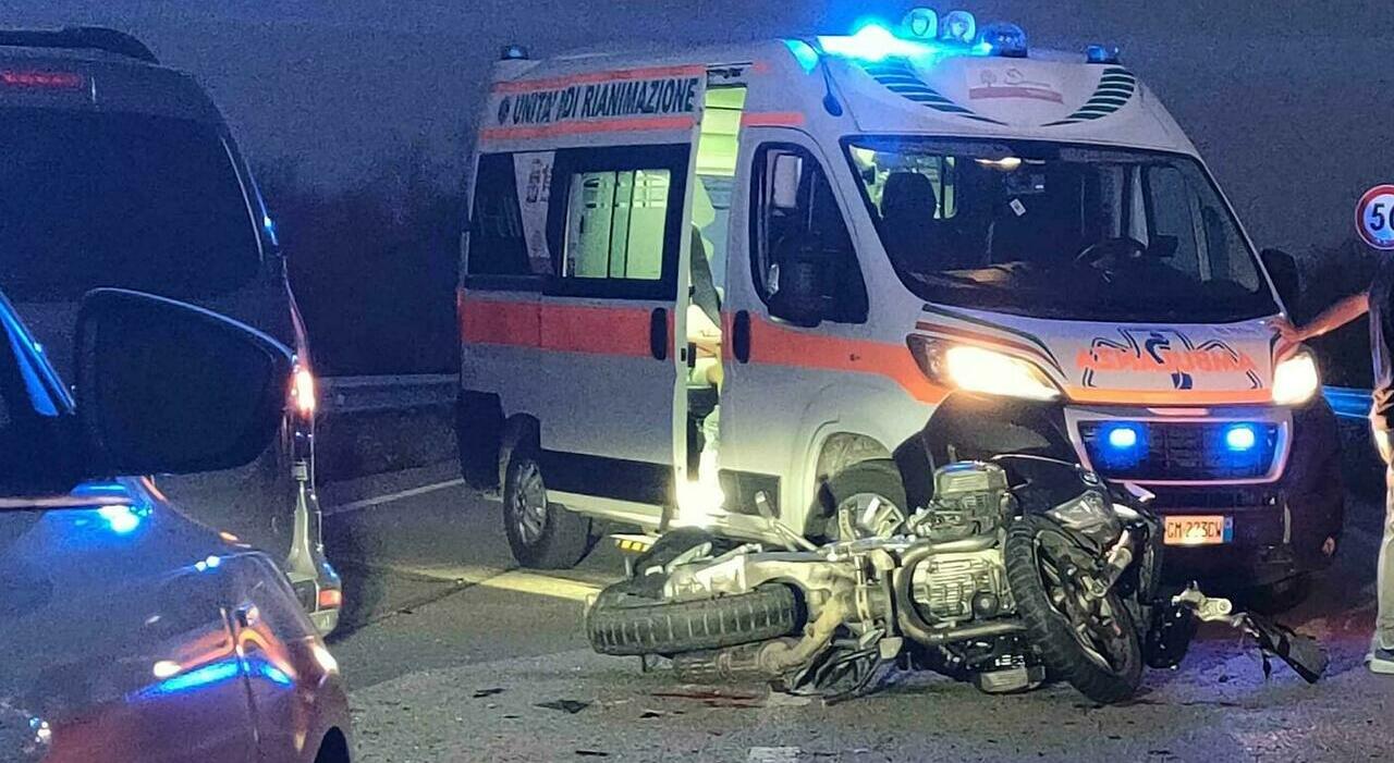 incidente nella notte moto contro auto morto un 18enne