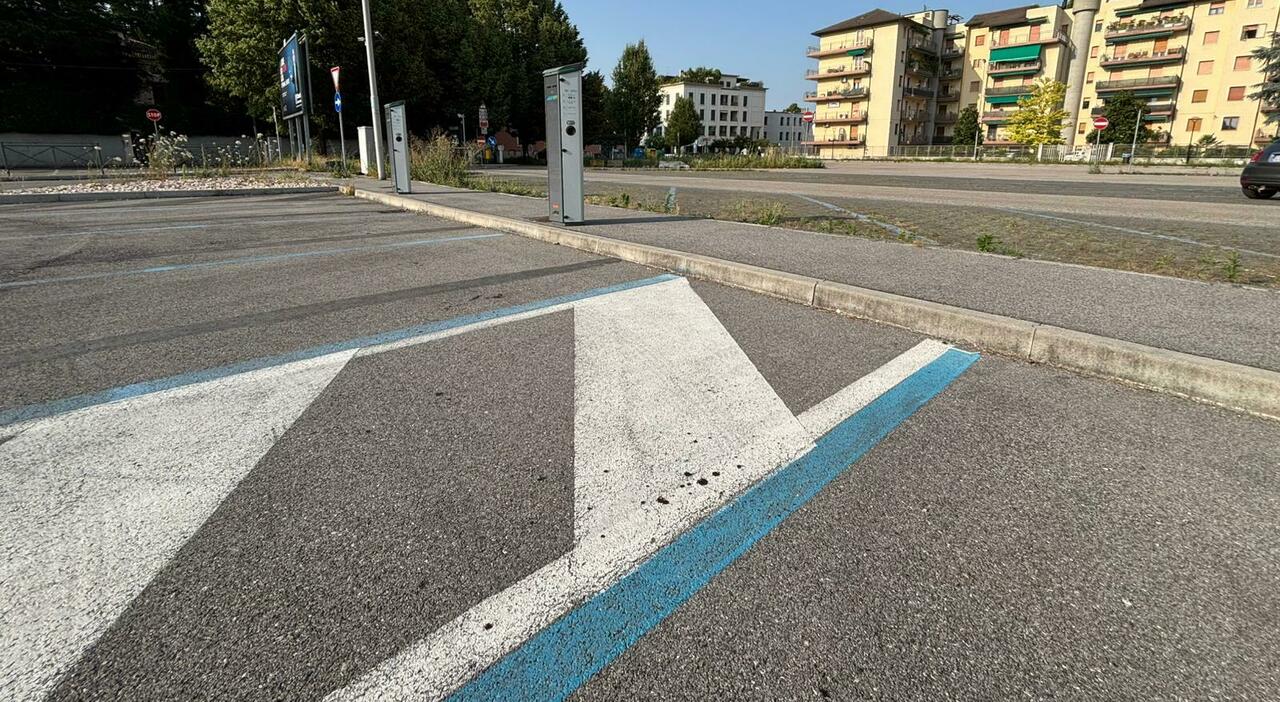 Sedicenne ferito con due coltellate al petto in via Cattaneo, è in prognosi riservata: i passanti lanciano l Sedicenne ferito con due coltellate al petto in via Cattaneo, è in prognosi riservata: i passanti lanciano l