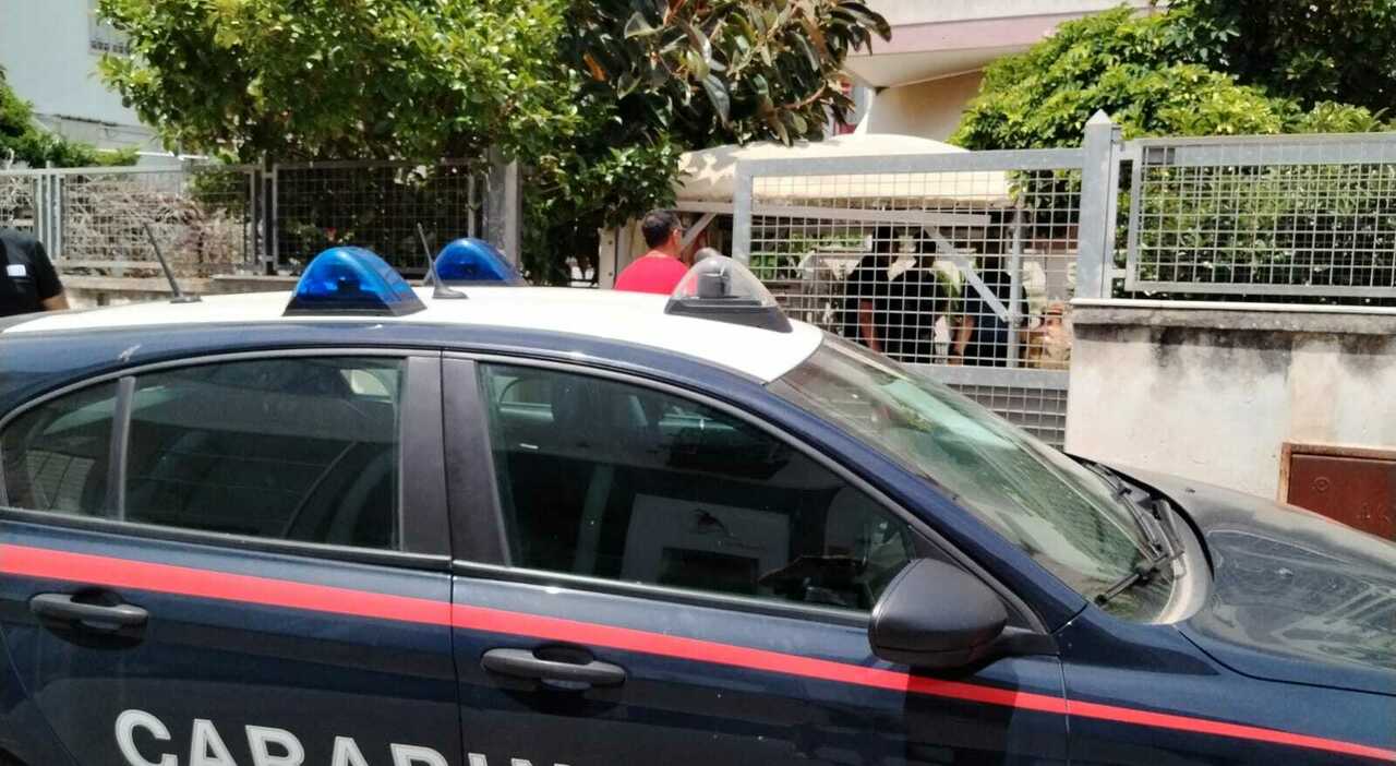 femmincidio a lecce uomo spara alla moglie in testa e la uccide