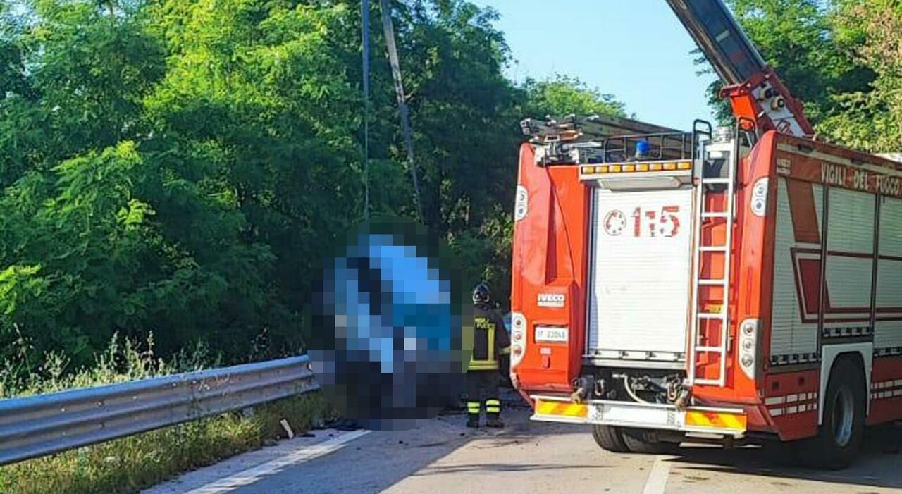 Incidente stradale a Chieti: 3 morti in uno schianto frontale tra auto, un ferito gravissimo Incidente stradale a Chieti: 3 morti in uno schianto frontale tra auto, un ferito gravissimo