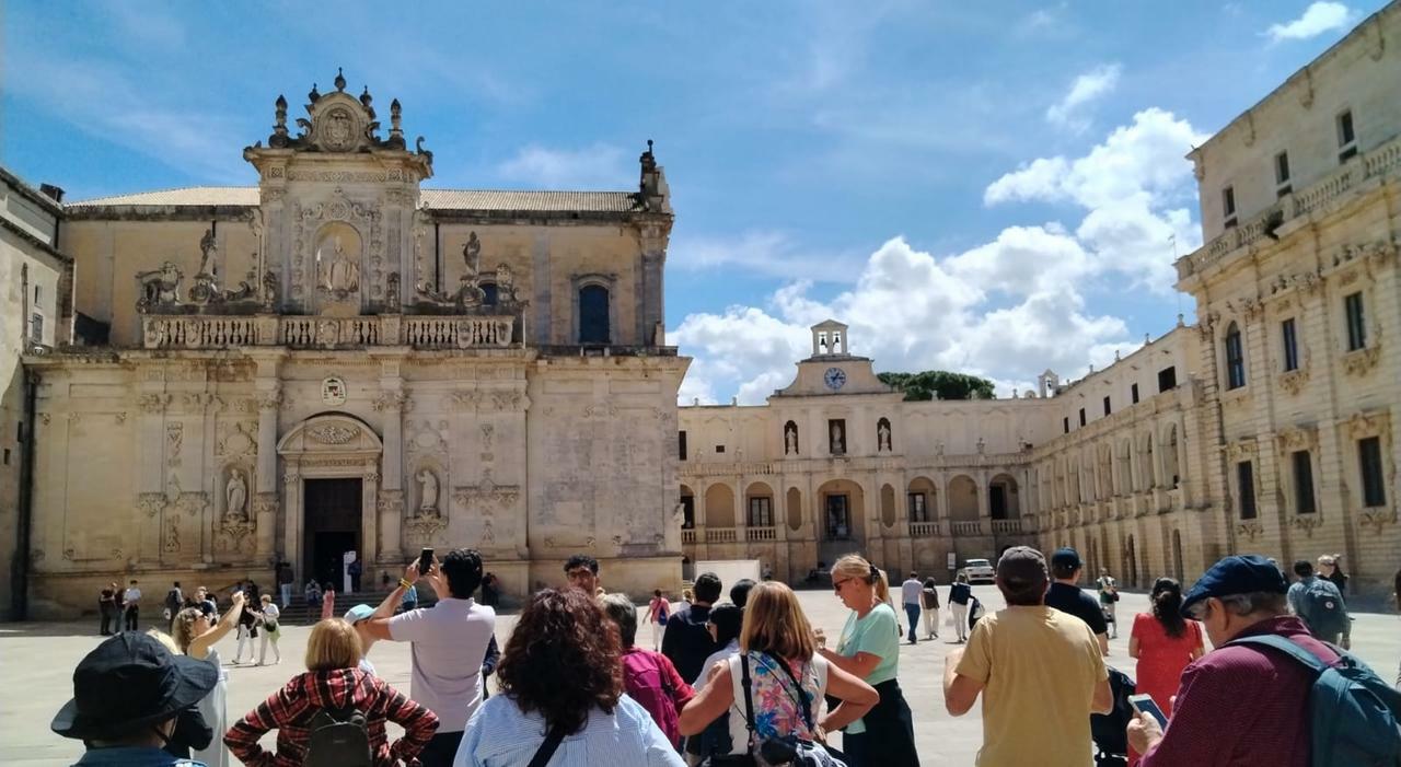 Vacanze in Puglia, è polemica sui prezzi. «Troppo alti? No, servizi al top» Vacanze in Puglia, è polemica sui prezzi. «Troppo alti? No, servizi al top»