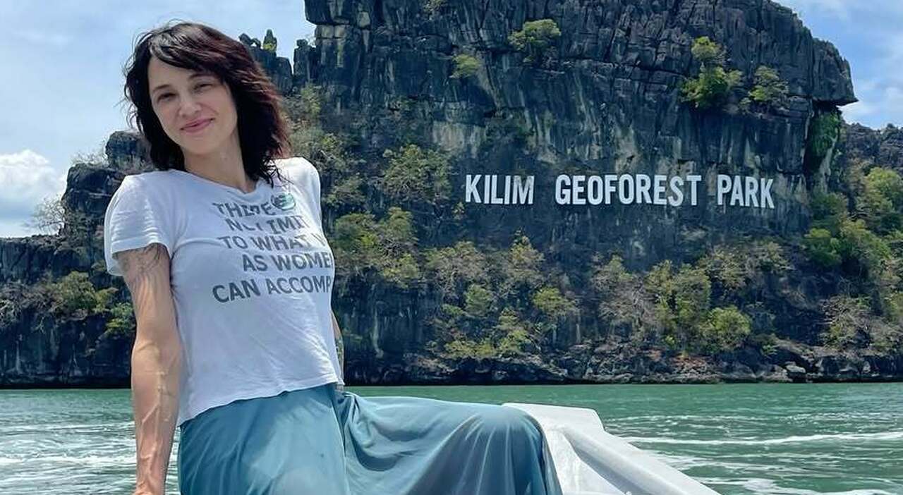 Asia Argento: «Celebro 4 anni di sobrietà. Non è stato facile ma ogni giorno scelgo la vita, anche quando pesa» Asia Argento: «Celebro 4 anni di sobrietà. Non è stato facile ma ogni giorno scelgo la vita, anche quando pesa»