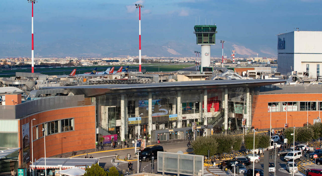 Napoli, problema tecnico al radar: voli cancellati e caos a Capodichino Napoli, problema tecnico al radar: voli cancellati e caos a Capodichino