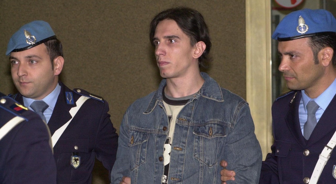 Mario Maccione e le Bestie di Satana, i riti satanici, gli omicidi, lo "sportello di ascolto" aperto dopo il rilascio per buona condotta: la rabbia dei familiari delle vittime Mario Maccione e le Bestie di Satana, i riti satanici, gli omicidi, lo "sportello di ascolto" aperto dopo il rilascio per buona condotta: la rabbia dei familiari delle vittime