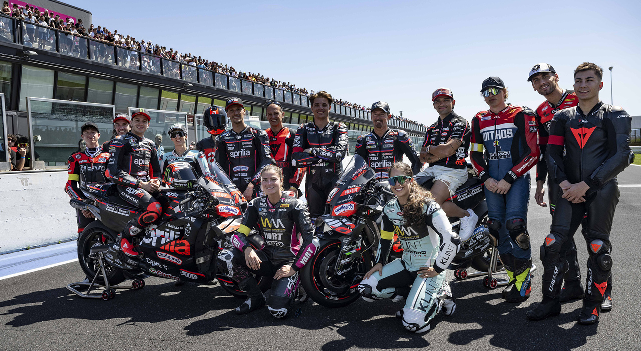 Aprilia show, piloti e appassionati in pista sul circuito di Misano