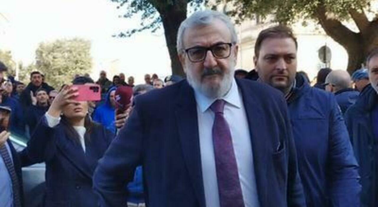 puglia minacce a michele emiliano si indaga su un 34enne romano
