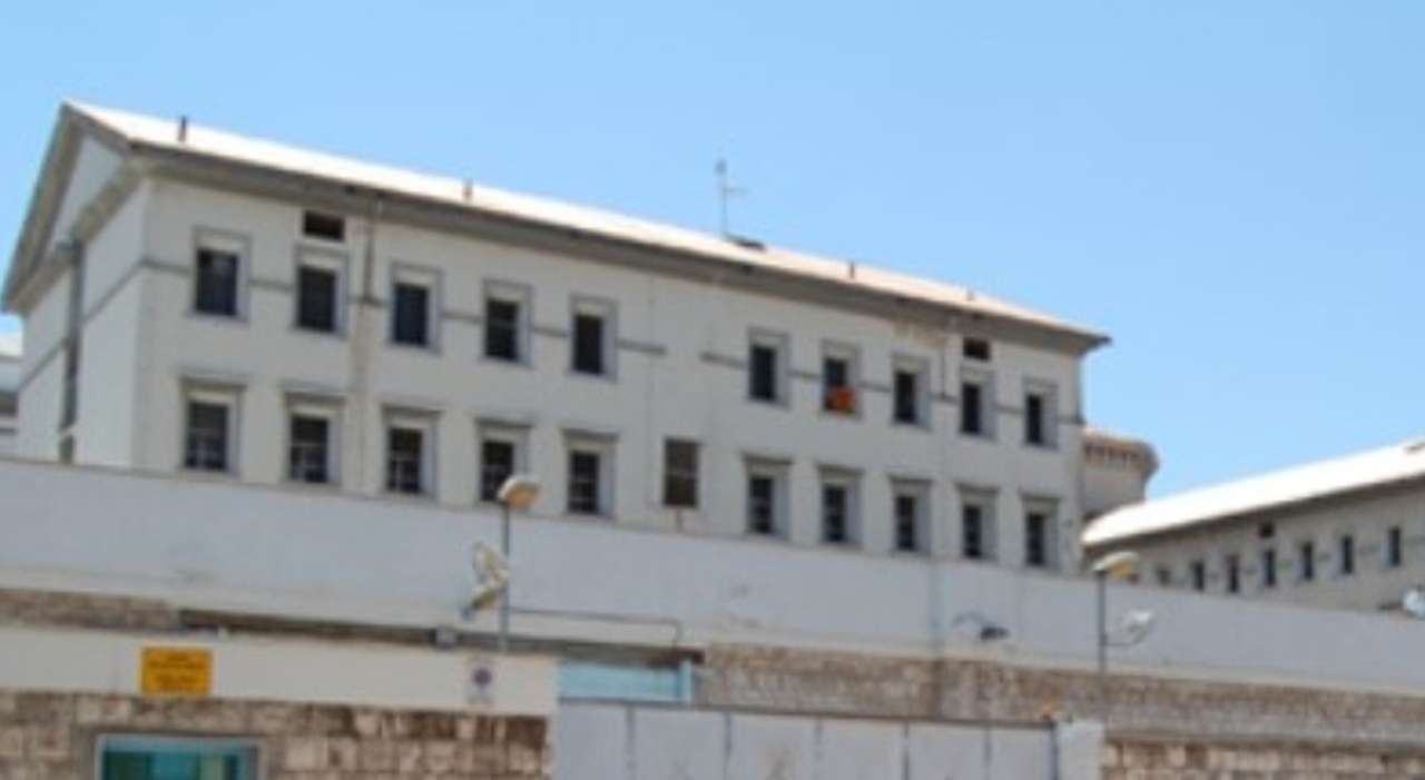 videochiamate dal carcere a parenti e amici 17 indagati coinvolto anche un medico