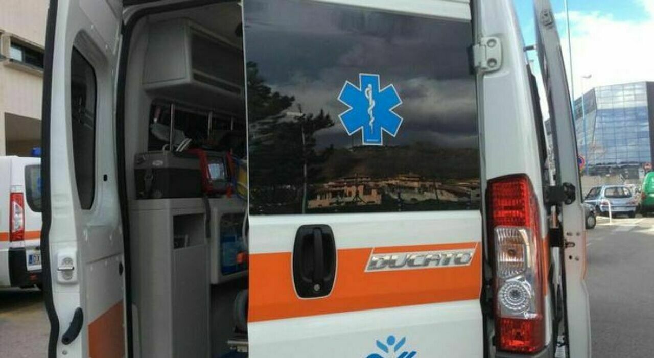 salento giovane ha un malore in mare e rischia di annegare