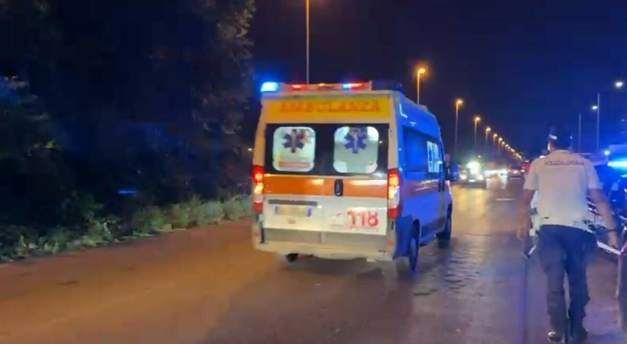 Auto investe tre ragazzi, soccorsi in codice rosso Auto investe tre ragazzi, soccorsi in codice rosso