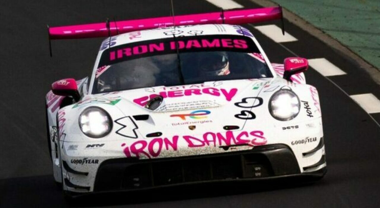 La Porsche 911 GT3 delle Iron Dames con la livrea dedicata alla 24 Ore di Le Mans 2025