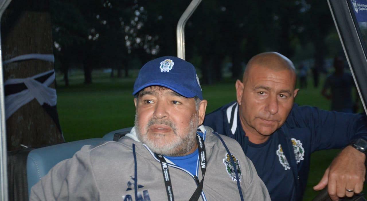 Libro “mis últimas aventuras con el 10 en la tierra” di cristian jorgensen: «io, maradona e quelle lunghe notti passate a parlare dei suoi genitori»