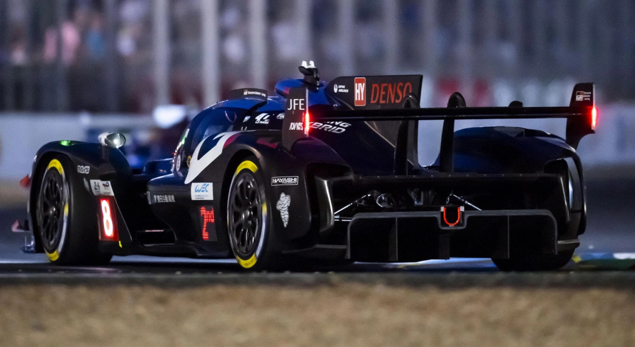 la Toyota numero 8 affidata a Ryo Hirakawa, autore del miglior tempo assoluto con un 3'26”156.
