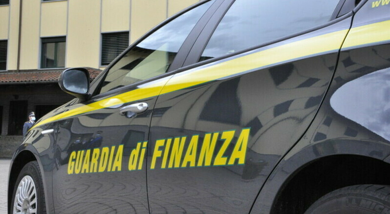 Napoli: Intensificati i Controlli contro il Commercio Ambulante Irregolare – Sanzioni e Sequestri
