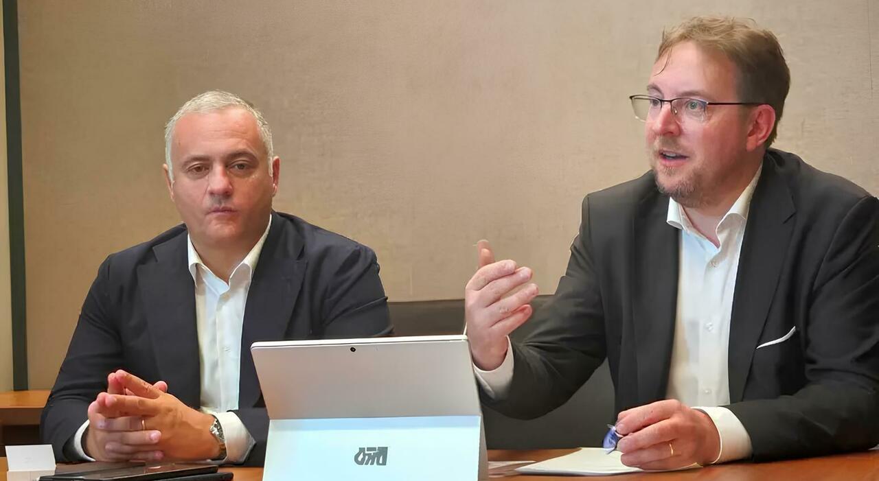 A destra Xavier Martinet, presidente e ceo di Hyundai Motor Europe qui con Francesco Calcara è il nuovo Presidente e CEO di Hyundai Italia