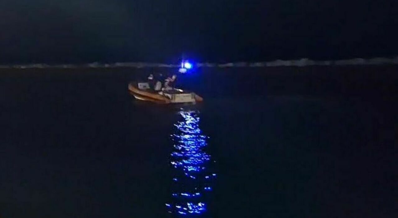 Bari, turista disperso in mare a Pane e Pomodoro: ricerche in corso Bari, turista disperso in mare a Pane e Pomodoro: ricerche in corso