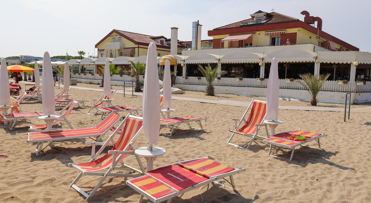 Demanio sconfitto al Tar: la spiaggia è privata, dovrà restituirla all Demanio sconfitto al Tar: la spiaggia è privata, dovrà restituirla all