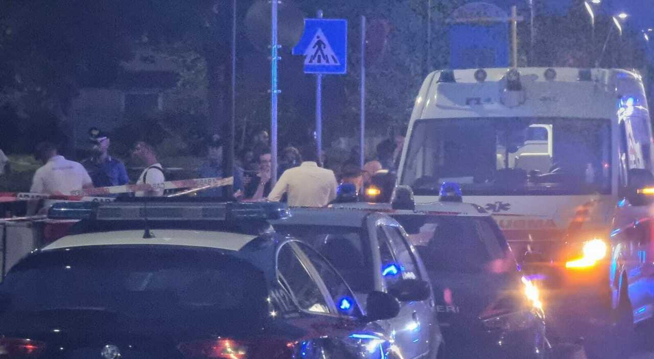 Choc a Tolentino, mamma di due figlie uccisa in strada a coltellate: preso il presunto killer, era seduto su una panchina davanti al cadavere Choc a Tolentino, mamma di due figlie uccisa in strada a coltellate: preso il presunto killer, era seduto su una panchina davanti al cadavere