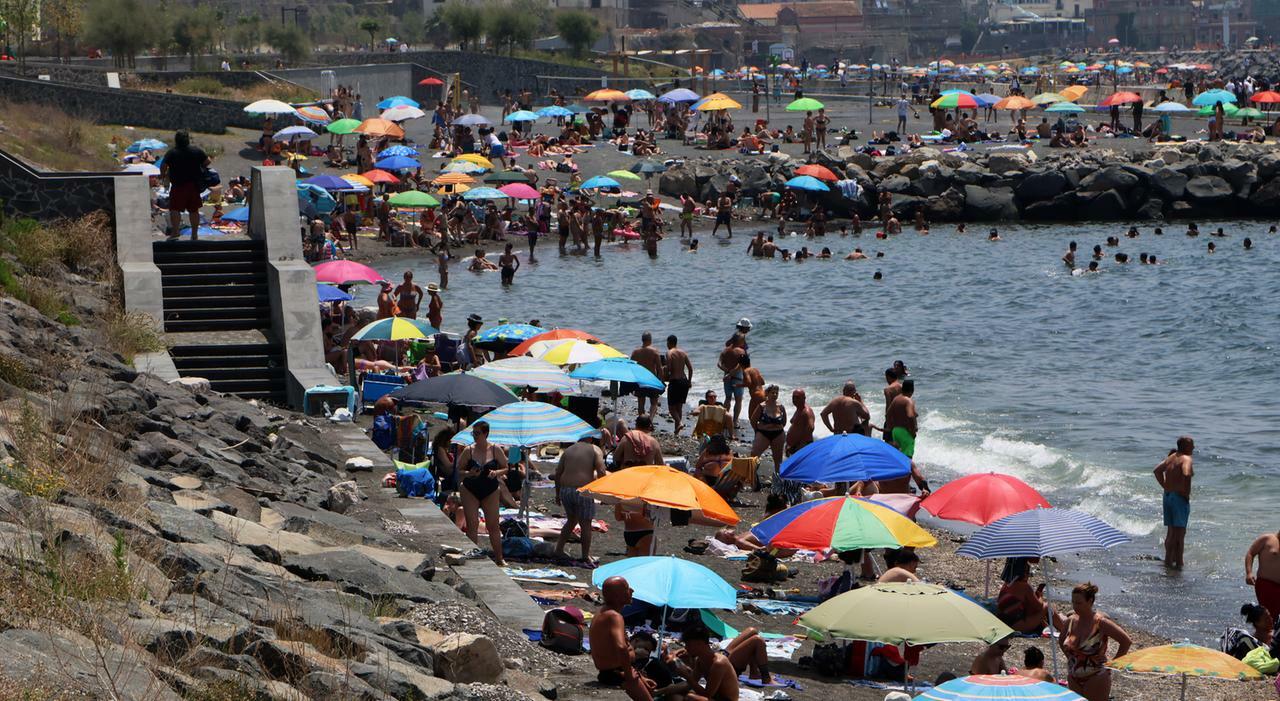 mare ecco la costa ritrovata solarium e tuffi fino a portici