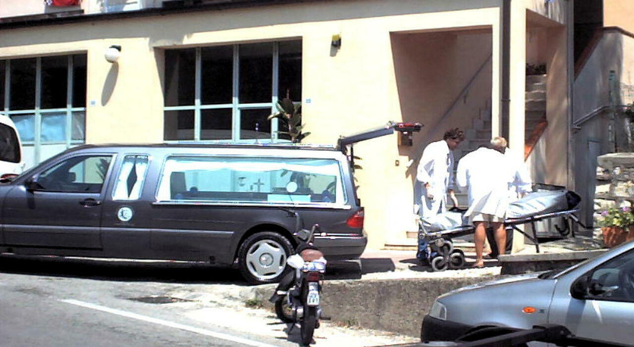 La misteriosa contesa per una salma in agenzia funebre: un operaio ferito al viso La misteriosa contesa per una salma in agenzia funebre: un operaio ferito al viso
