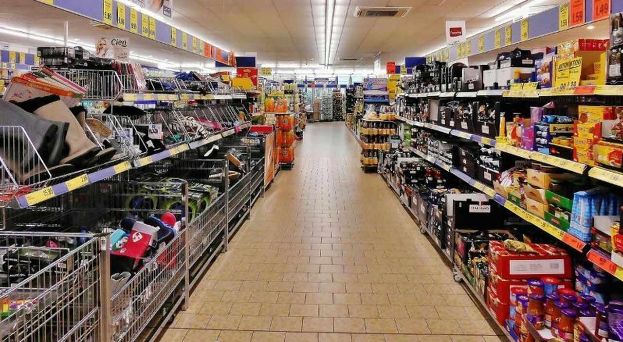 https://statics.cedscdn.it/photos/MED_HIGH/2025/06/16/8901111_16081113_supermercato.jpg