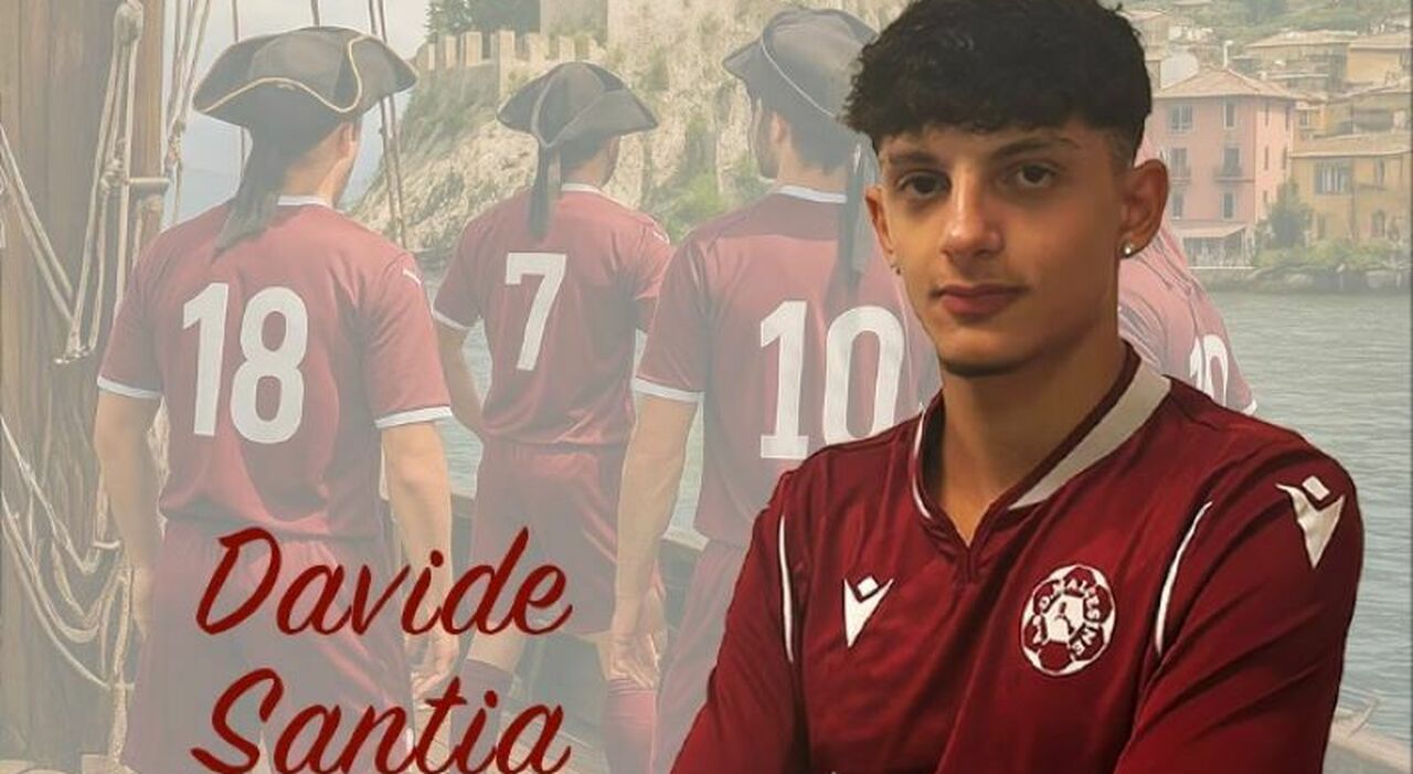 Davide Santia, muore a 18 anni in un incidente sulla Gardesana: era una giovane promessa del calcio Davide Santia, muore a 18 anni in un incidente sulla Gardesana: era una giovane promessa del calcio