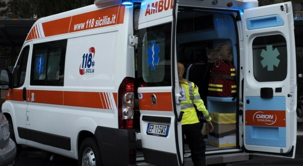 Mamma e figlioletta neonata giù dal balcone di casa: la bimba è grave. «Lei era depressa dopo il parto» Mamma e figlioletta neonata giù dal balcone di casa: la bimba è grave. «Lei era depressa dopo il parto»