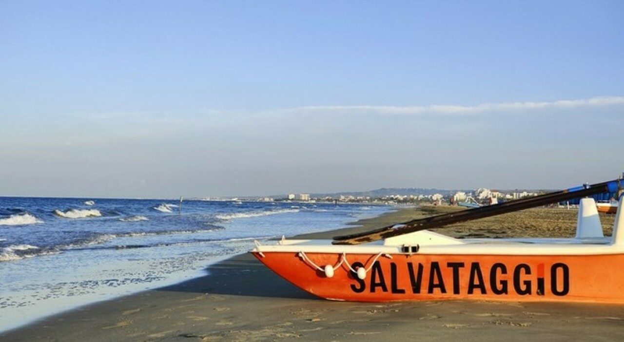 ragazzino di 11 anni muore annegato durante il bagno in mare con genitori e fratellini altra tragedia nel ferrarese