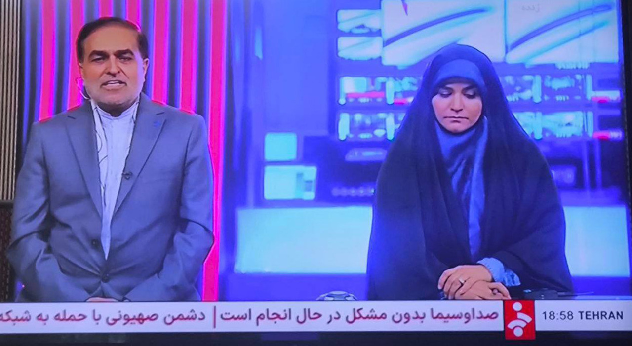 Sahar Emami, la giornalista della tv di Stato in diretta durante l Sahar Emami, la giornalista della tv di Stato in diretta durante l
