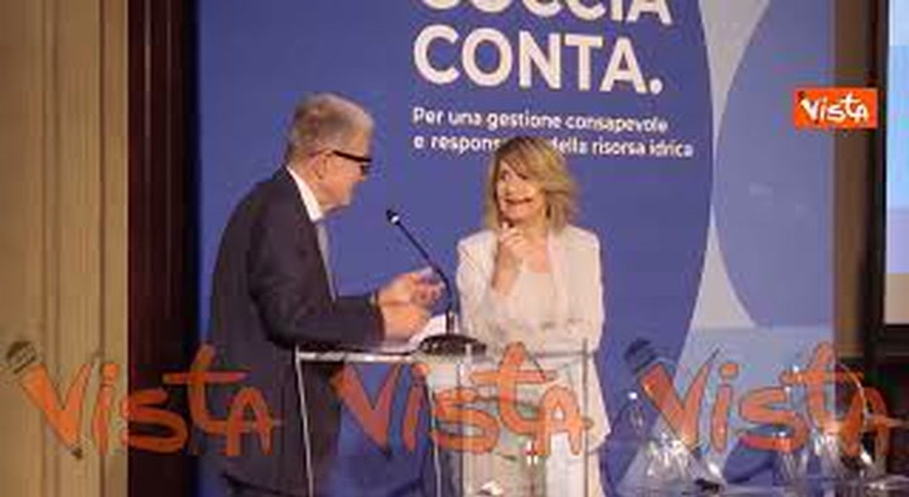 https://statics.cedscdn.it/photos/MED_HIGH/2025/06/17/8903566_poster.jpg