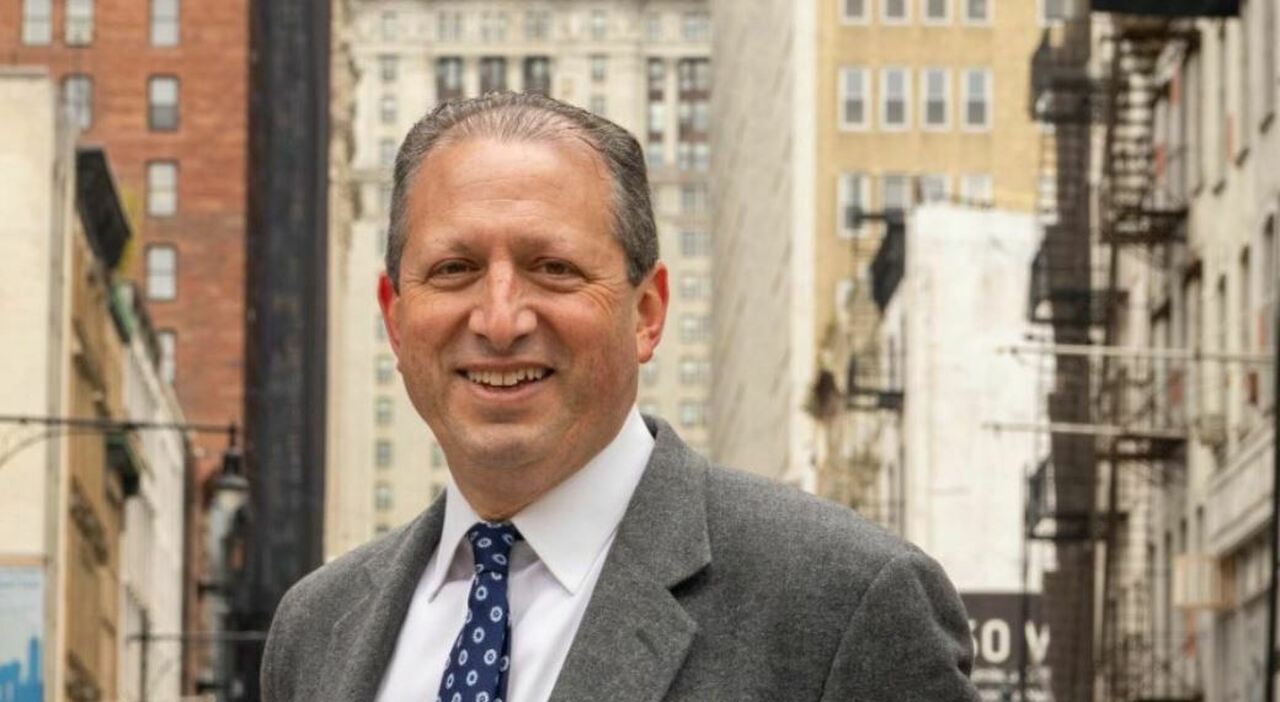 Brad Lander, il candidato democratico a sindaco di New York arrestato dagli agenti per l Brad Lander, il candidato democratico a sindaco di New York arrestato dagli agenti per l