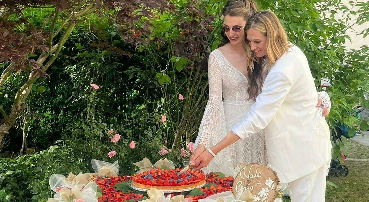 https://statics.cedscdn.it/photos/MED_HIGH/2025/06/18/8905424_18094131_valentina_arrighetti_gaia_moretto_matrimonio.jpg