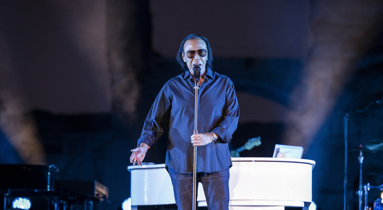 Antonello Venditti: «Il meccanismo dei talent è infernale. I giovani cantanti come Sangiovanni e Angelina Mango sono fragili e finiscono nel frullatore» Antonello Venditti: «Il meccanismo dei talent è infernale. I giovani cantanti come Sangiovanni e Angelina Mango sono fragili e finiscono nel frullatore»