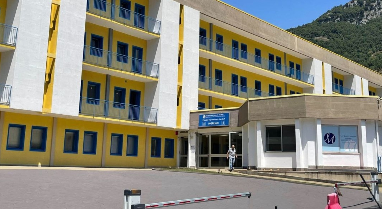 https://statics.cedscdn.it/photos/MED_HIGH/2025/06/18/8905922_18173319_paziente_morto_dopo_tre_inverventi_moscati_avellino_oggi_18_6_2025.jpg