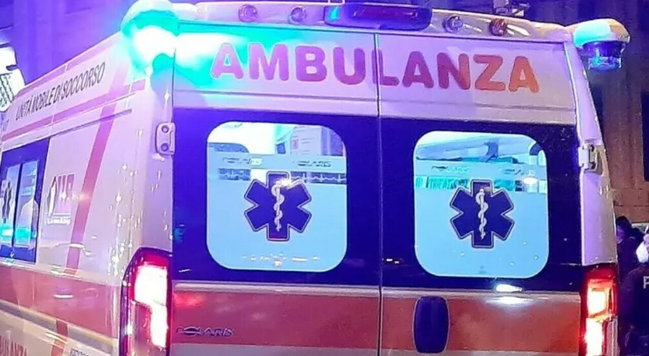 Donna trovata morta sul balcone di casa: «Sul corpo aveva ferite da coltello». Nel lettino la figlioletta di pochi mesi Donna trovata morta sul balcone di casa: «Sul corpo aveva ferite da coltello». Nel lettino la figlioletta di pochi mesi