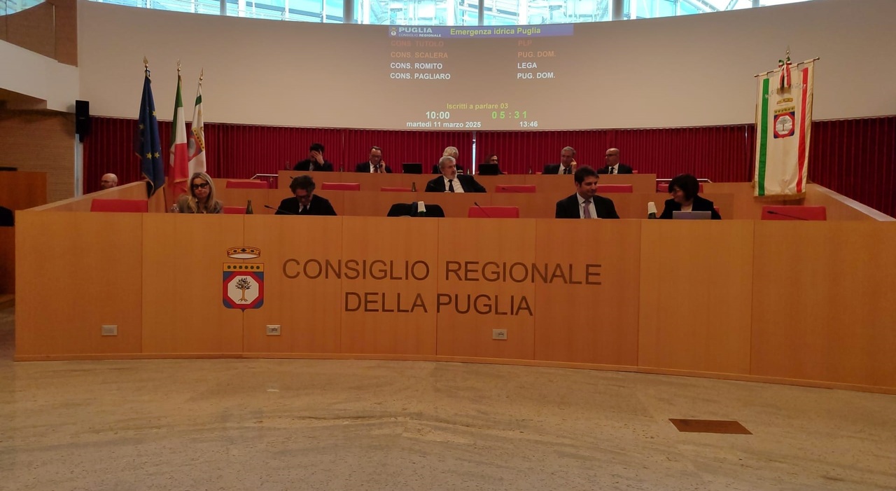 Maggioranza senza numeri ma Emiliano minimizza: «Il Consiglio? È andato bene» Maggioranza senza numeri ma Emiliano minimizza: «Il Consiglio? È andato bene»