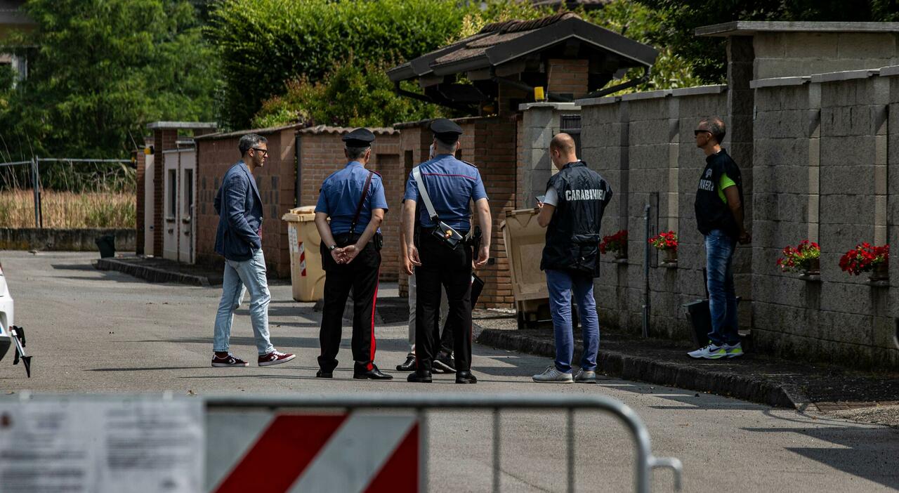 Garlasco, tracce biologiche nell?impronta sulla porta: non sangue, ma si può estrarre dna. II pm: «C?è la firma del killer»