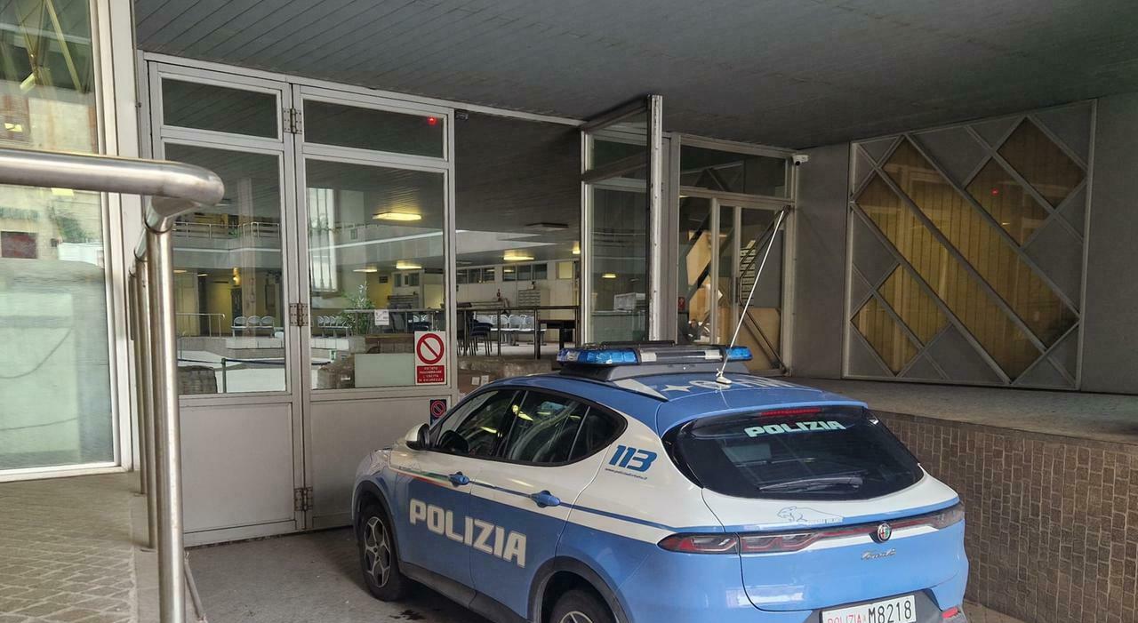 Ancona, parà picchiato dai buttafuori del locale: «Preso a pugni e trascinato per le scale» Ancona, parà picchiato dai buttafuori del locale: «Preso a pugni e trascinato per le scale»