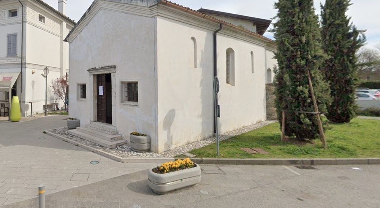 Rubano le offerte nella chiesetta dei turisti: «Un brutto gesto» Rubano le offerte nella chiesetta dei turisti: «Un brutto gesto»