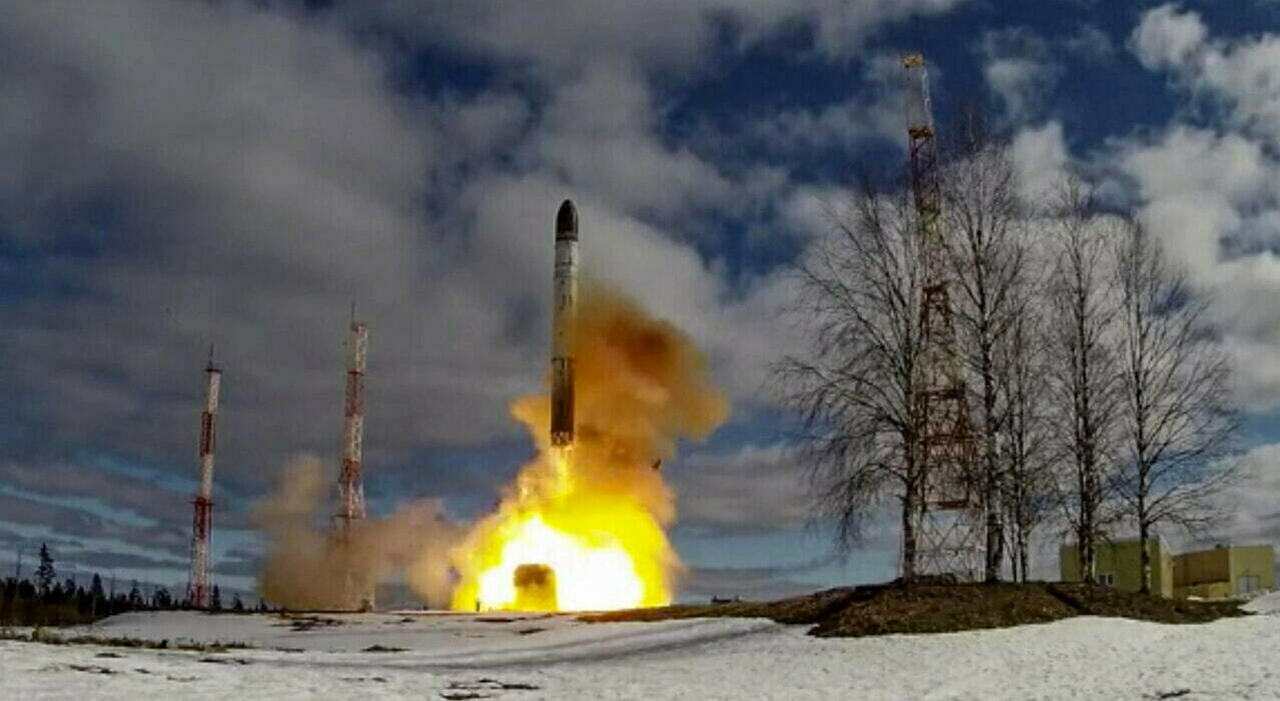 https://statics.cedscdn.it/photos/MED_HIGH/2025/06/19/8908260_19211140_guerra_nucleare_dove_fuggire_paesi_senza_rischi_oggi.jpg