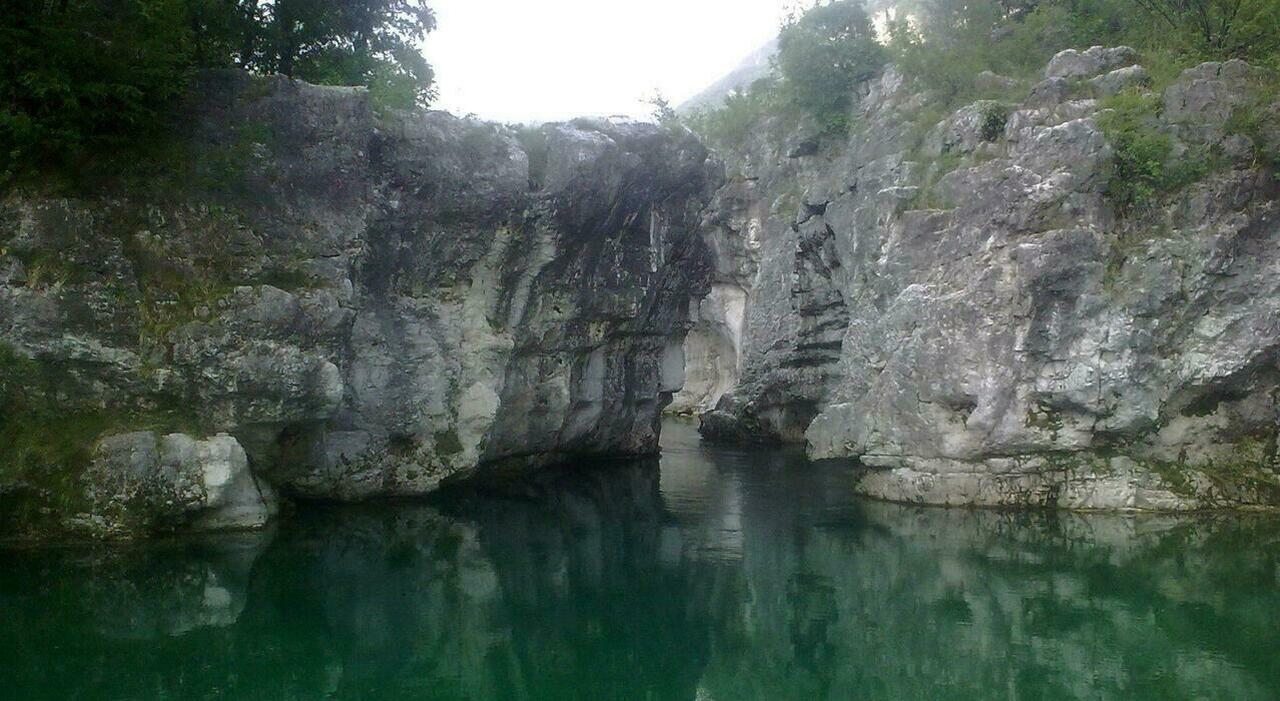 https://statics.cedscdn.it/photos/MED_HIGH/2025/06/19/8908312_19221408_morto_fiume_astico_20_anni.jpg
