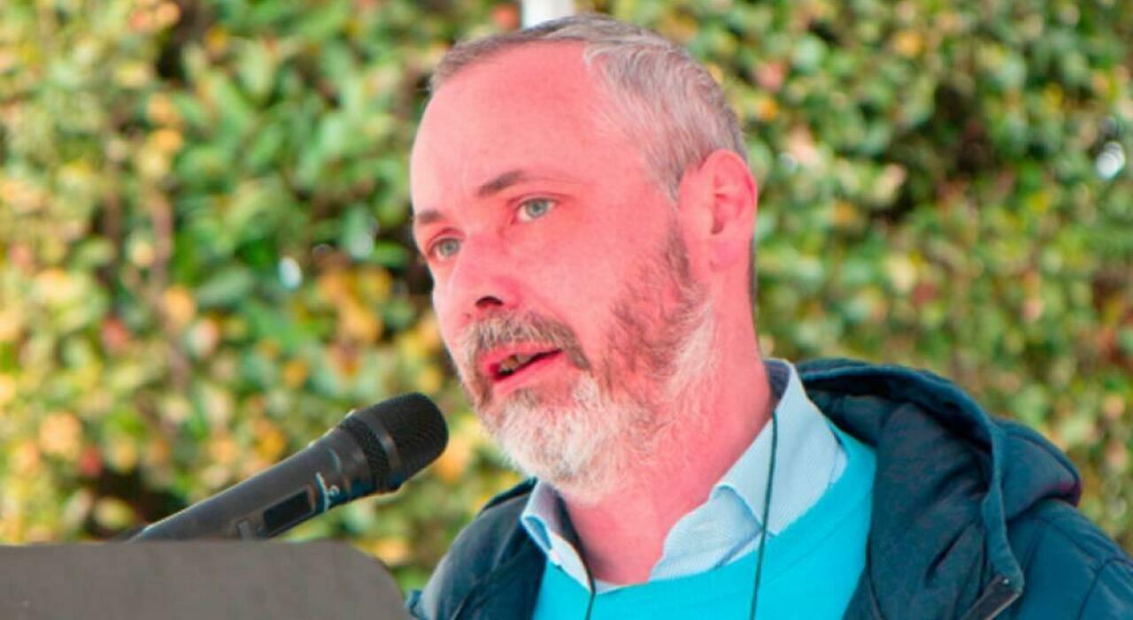 Alessandro Raggiotto, il prof non arriva a scuola per la maturità: trovato morto per malore a 49 anni. ...