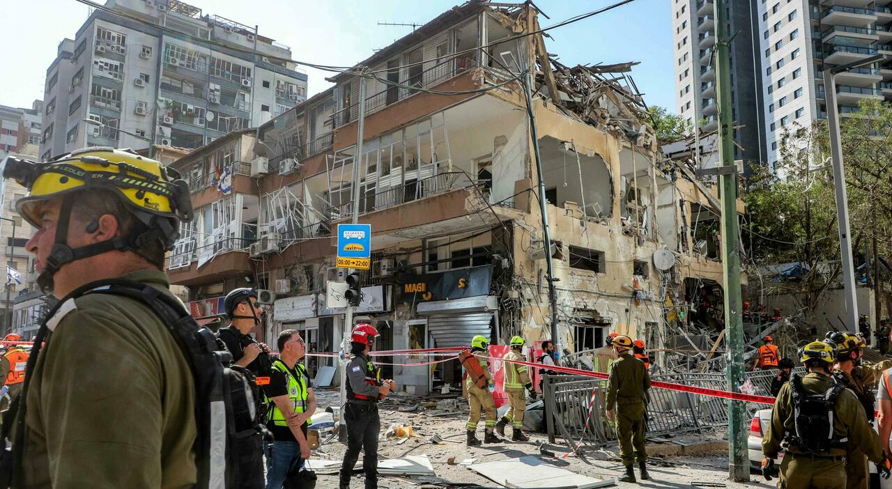 Guerra Iran, quanto costa a Israele? Dalle spese militari ai danni alle isfrastrutture: in un mese brucerà 12 miliardi di dollari Guerra Iran, quanto costa a Israele? Dalle spese militari ai danni alle isfrastrutture: in un mese brucerà 12 miliardi di dollari