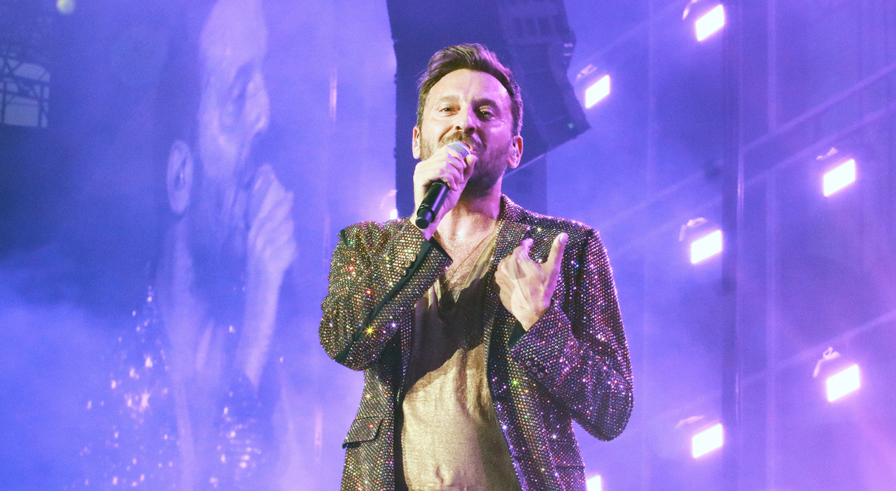 Cesare Cremonini: «Il sabato sera? Una truffa che ha tradito la musica. Senza i social eravamo più liberi» Cesare Cremonini: «Il sabato sera? Una truffa che ha tradito la musica. Senza i social eravamo più liberi»